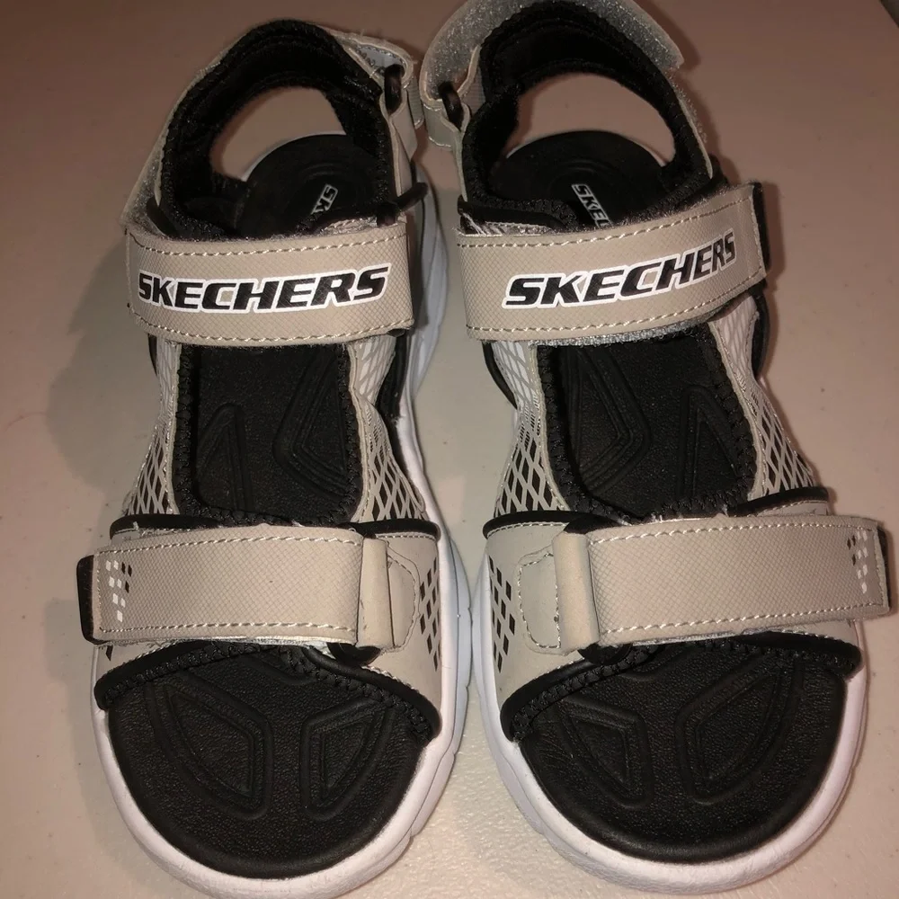 🌻 Skechers Lightup Sandals